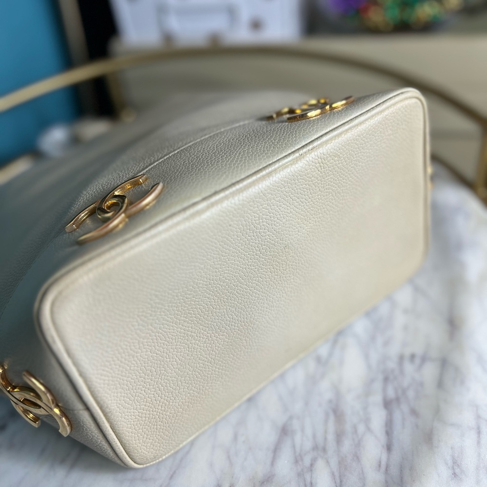 RARE White/Cream Chanel Caviar Leather Bucket Bag Triple CC Gold - Picture 6 of 16